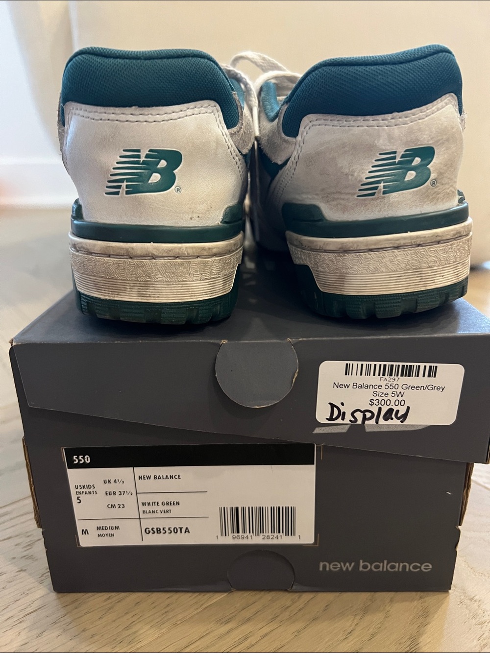 New Balance Kids 550 Sneakers in White and Green - Picture 2 of 5
